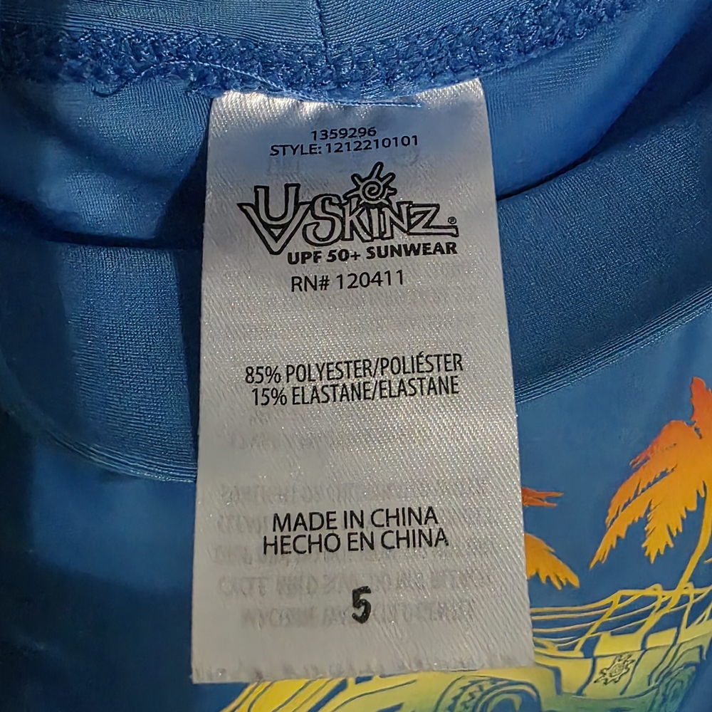 UVSkinz SPF 50+ Kids Size 5 Swim Rashguard, swim Shorts, & Reversible Hat - Picture 5 of 10
